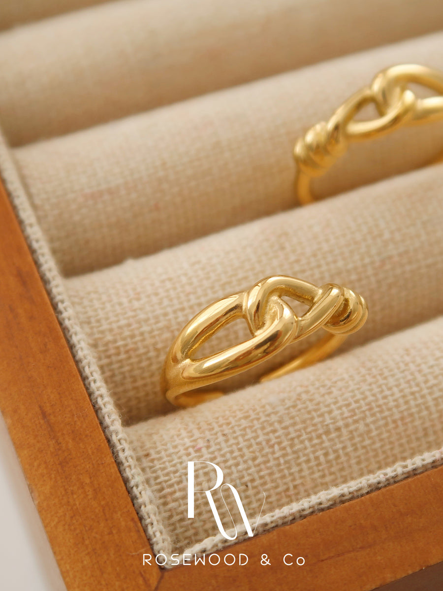Gold Knot Signet Ring