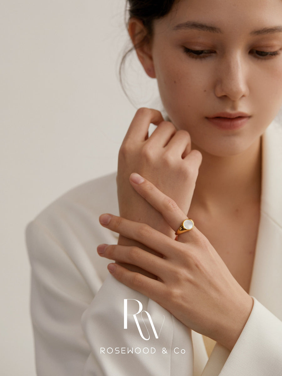 Non Tarnish Mother of Pearl Signet Ring, Waterproof Gold Plated Band Ring, Natural Pearl Signet Ring, Chunky Statement Ring,Stackable Ring
