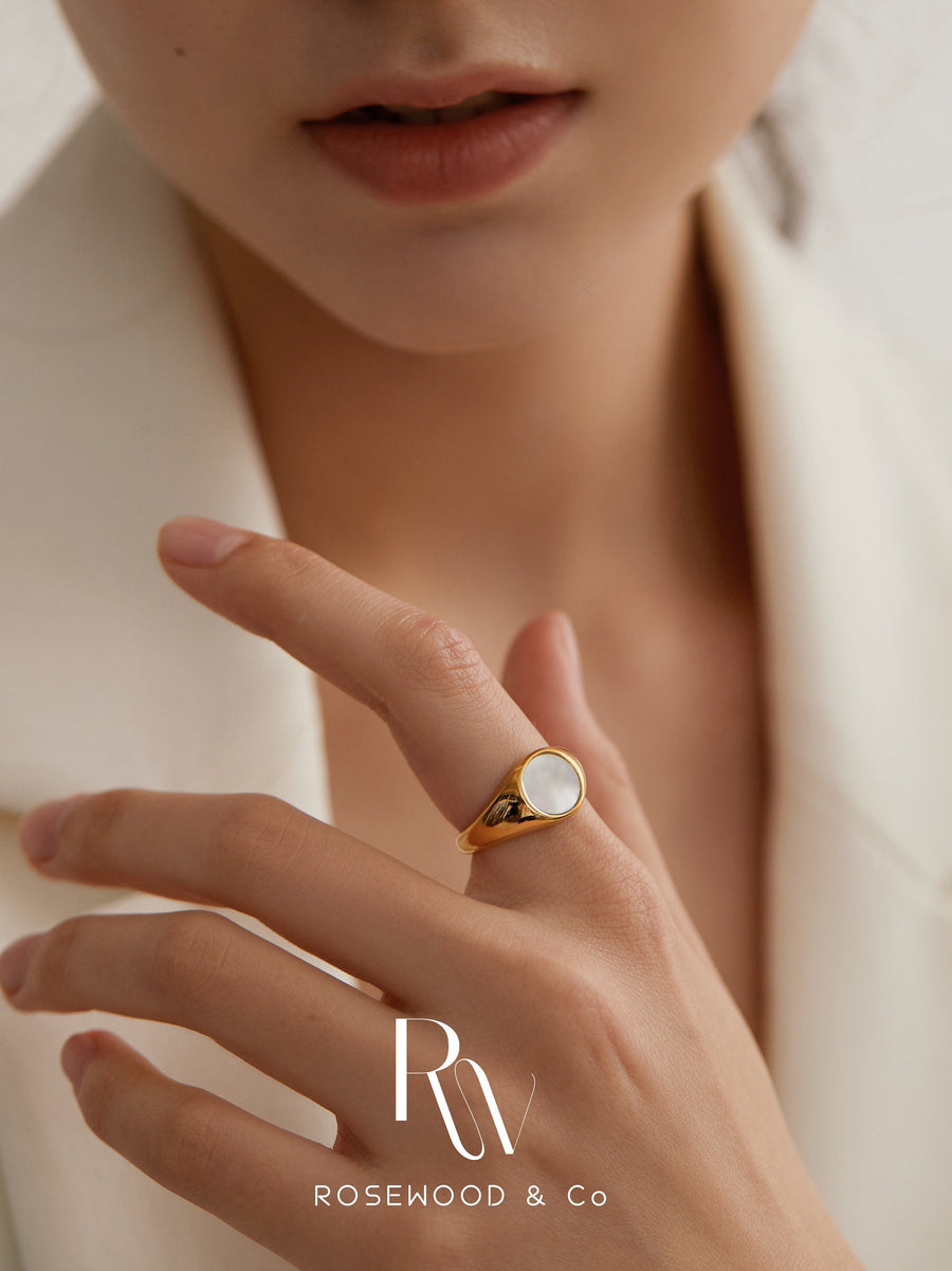 Non Tarnish Mother of Pearl Signet Ring, Waterproof Gold Plated Band Ring, Natural Pearl Signet Ring, Chunky Statement Ring,Stackable Ring