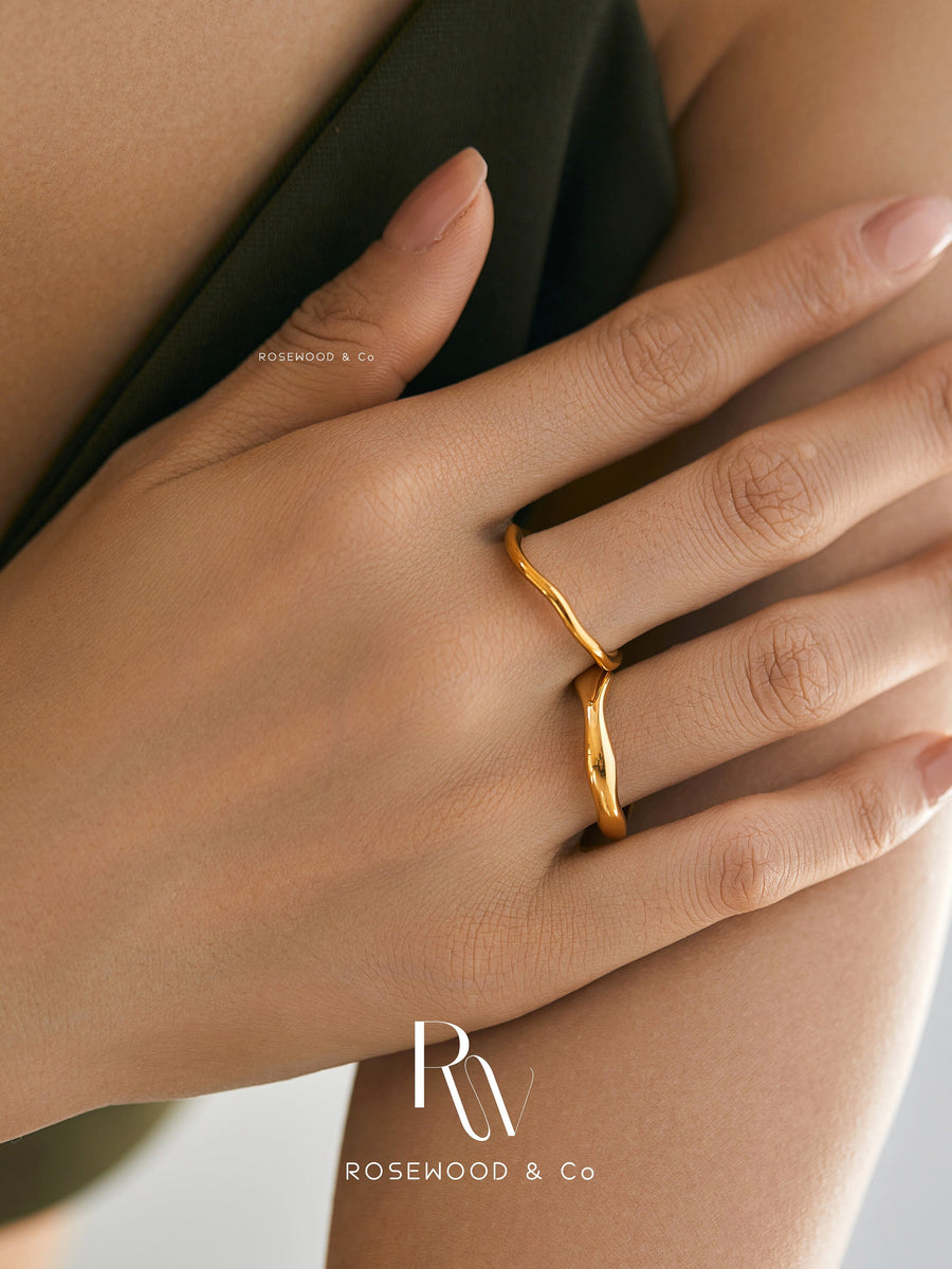 Non Tarnish Gold Band Ring, Waterproof Gold Stackable Ring Set, Gold Wave Ring, Dainty Gold Anxiety Ring, Everyday Ring, Gift for mom